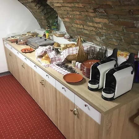 Designholz Boutique Panzio Дьёр