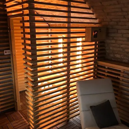 Designholz Boutique Panzio Дьёр